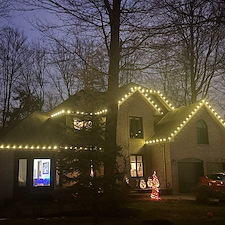 A-Magical-Christmas-Lighting-Installation-in-Lorraine-Qc 6